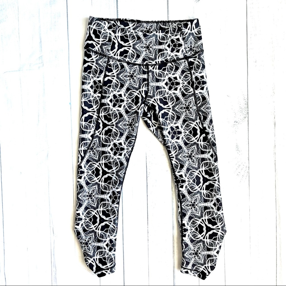 CALIA by Carrie‎ Underwood Essential Printed Leggings Black and White Size Small